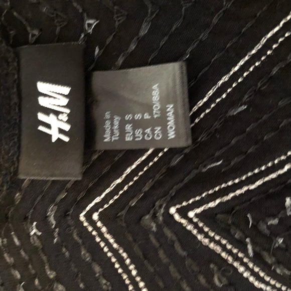 H&M Black top with Zigzag Gold & Black Sequence - Picture 4 of 7